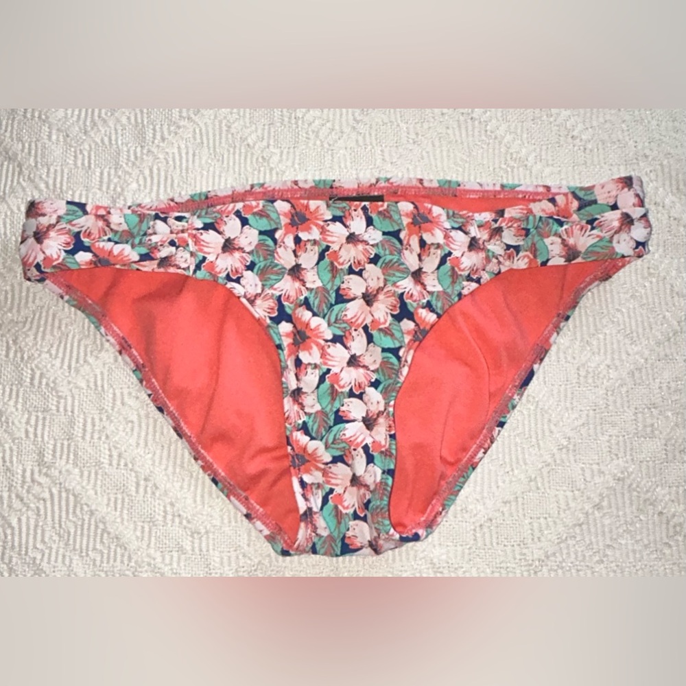 👙Black Poppy bikini bottom peach color design size M preowned